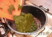 سبزی قرمه را بیفزایید